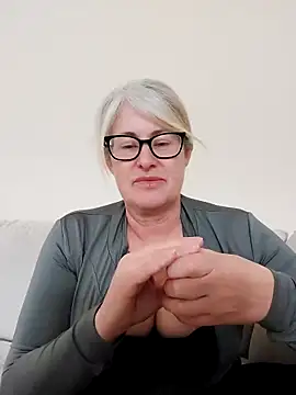 FlirtyFleur-x online show from April 3, 2026, 11:16 am