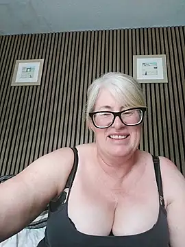 Snapshot of FlirtyFleur-x chatting on May 29, 2026, 3:07 pm FlirtyFleur-x online show from May 29, 2026, 3:07 pm