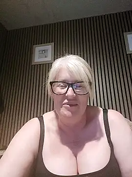 Snapshot of FlirtyFleur-x chatting on May 16, 2026, 8:52 pm FlirtyFleur-x online show from May 16, 2026, 8:52 pm
