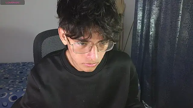 Snapshot of noah_millerx chatting on May 21, 2026, 4:32 am noah millerx online show from May 21, 2026, 4:32 am