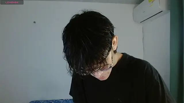 Snapshot of noah_millerx chatting on May 4, 2026, 4:49 am noah millerx online show from May 4, 2026, 4:49 am