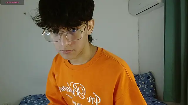 Snapshot of noah_millerx chatting on May 3, 2026, 3:55 am noah millerx online show from May 3, 2026, 3:55 am