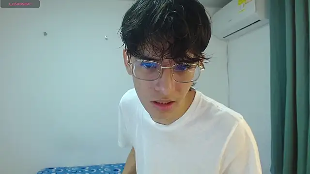 Snapshot of noah_millerx chatting on May 1, 2026, 3:33 am noah millerx online show from May 1, 2026, 3:33 am
