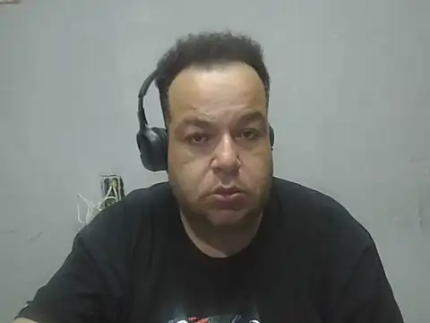 Snapshot of UrsoBissexualPauGrosso chatting on March 18, 2026, 3:20 am UrsoBissexualPauGrosso online show from March 18, 2026, 3:20 am