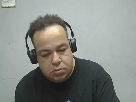 Snapshot of UrsoBissexualPauGrosso chatting on March 21, 2026, 10:46 pm UrsoBissexualPauGrosso online show from March 21, 2026, 10:46 pm