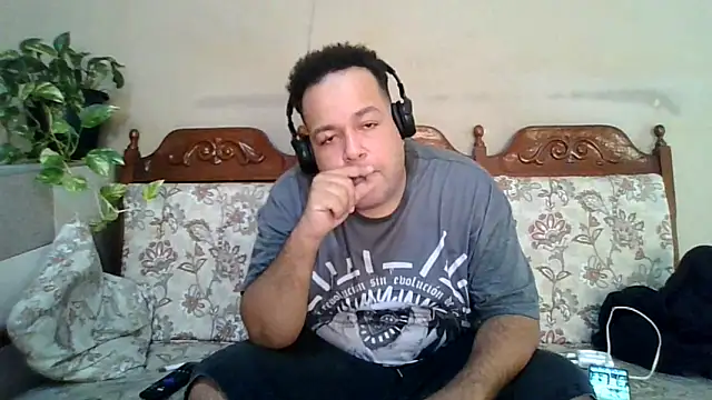 Snapshot of UrsoBissexualPauGrosso chatting on May 13, 2026, 4:47 pm UrsoBissexualPauGrosso online show from May 13, 2026, 4:47 pm