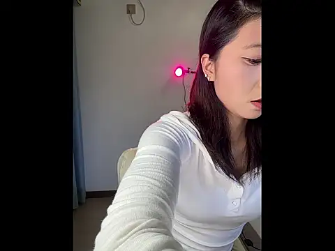 Y--F--LOVE online show from March 8, 2026, 12:08 pm