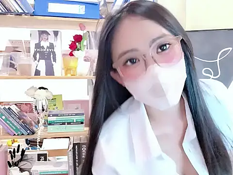 LeNaLyy online show from February 28, 2026, 10:48 am