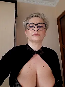 LunaBlaise online show from March 8, 2026, 7:55 am