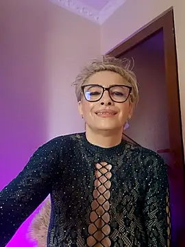 Snapshot of LunaBlaise chatting on May 16, 2026, 6:45 am LunaBlaise online show from May 16, 2026, 6:45 am