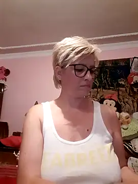 LunaBlaise online show from June 19, 2026, 5:19 pm