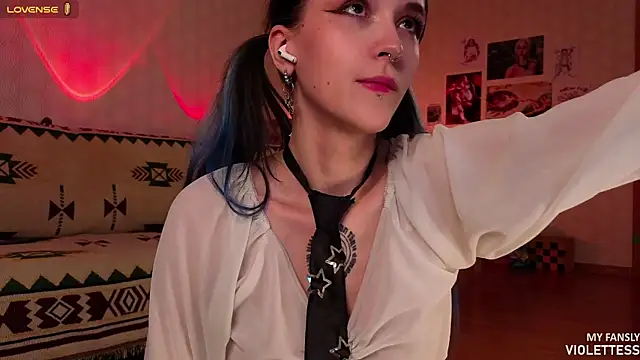 Snapshot of violettess chatting on April 30, 2026, 5:31 pm violettess online show from April 30, 2026, 5:31 pm