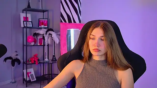 Snapshot of Sweet_Emilya chatting on March 4, 2026, 8:22 am Sweet Emilya online show from March 4, 2026, 8:22 am