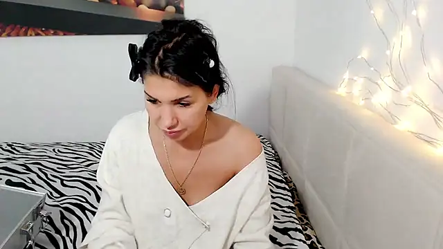 Snapshot of NickyHotXO chatting on May 6, 2026, 4:27 am NickyHotXO online show from May 6, 2026, 4:27 am