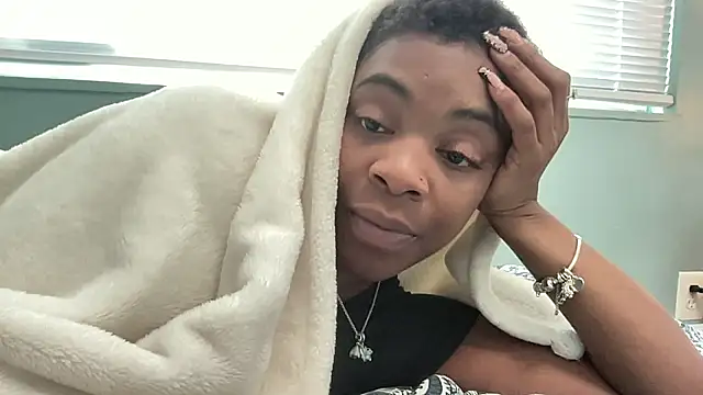 Snapshot of PetiteWet chatting on March 26, 2026, 7:56 pm PetiteWet online show from March 26, 2026, 7:56 pm