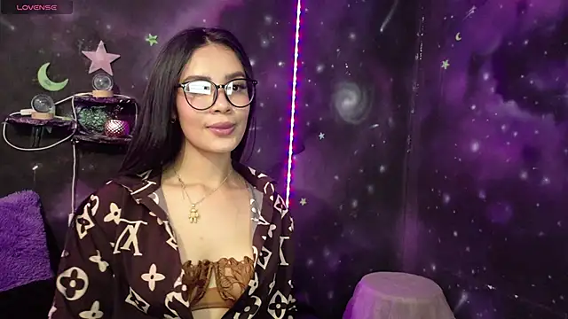 ValentinaRojass  online show from May 7, 2026, 6:33 pm