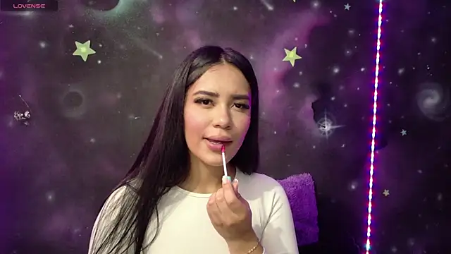 ValentinaRojass  online show from May 8, 2026, 5:06 pm