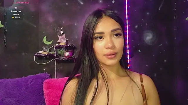 ValentinaRojass  online show from May 14, 2026, 4:48 pm