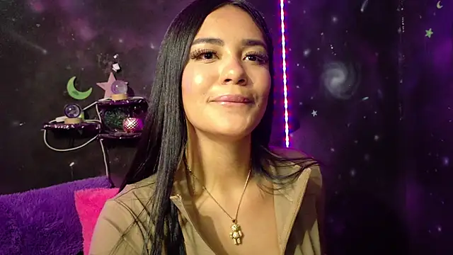 ValentinaRojass  online show from May 21, 2026, 8:17 pm