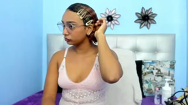 Snapshot of Saray_sexylove chatting on April 15, 2026, 11:38 am Saray sexylove online show from April 15, 2026, 11:38 am