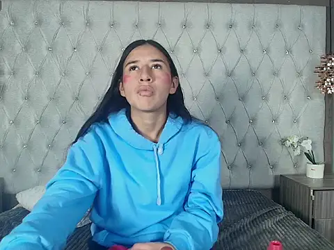 Snapshot of LilyRossi_ chatting on April 17, 2026, 12:52 pm LilyRossi online show from April 17, 2026, 12:52 pm