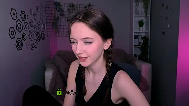 Snapshot of chloe_ley chatting on April 10, 2026, 6:09 am chloe ley online show from April 10, 2026, 6:09 am