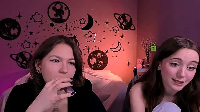 Snapshot of chloe_ley chatting on April 8, 2026, 1:01 pm chloe ley online show from April 8, 2026, 1:01 pm