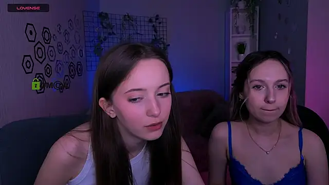 Snapshot of chloe_ley chatting on April 5, 2026, 7:20 pm chloe ley online show from April 5, 2026, 7:20 pm