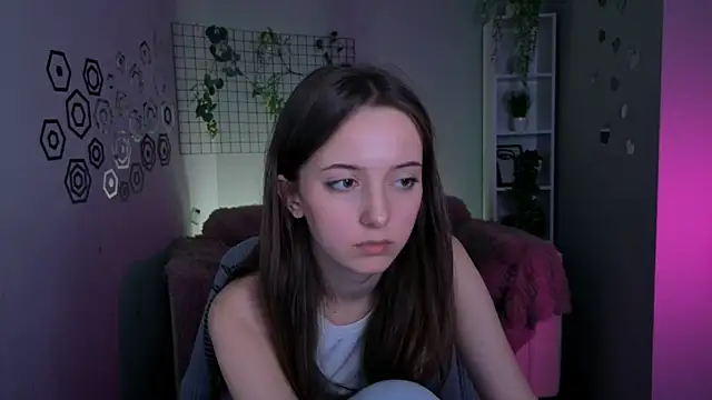 Snapshot of chloe_ley chatting on April 14, 2026, 12:21 pm chloe ley online show from April 14, 2026, 12:21 pm