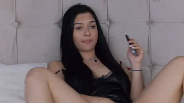 Snapshot of MissNaomiBelle chatting on July 2, 2026, 9:43 pm MissNaomiBelle online show from July 2, 2026, 9:43 pm