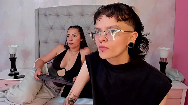 Snapshot of CaliferAndAurora chatting on July 3, 2026, 1:23 am CaliferAndAurora online show from July 3, 2026, 1:23 am