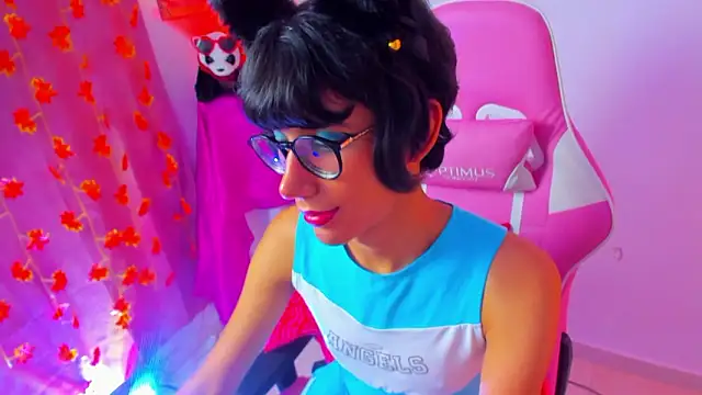 Madeline 21 online show from March 27, 2026, 8:26 am