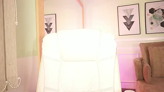 Snapshot of MandyCollins chatting on April 8, 2026, 11:33 am MandyCollins online show from April 8, 2026, 11:33 am