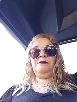 Snapshot of momismilf544 chatting on May 19, 2026, 7:21 pm momismilf544 online show from May 19, 2026, 7:21 pm