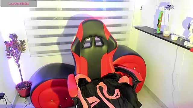 Snapshot of Agatha_Marin chatting on April 15, 2026, 11:27 pm Agatha Marin online show from April 15, 2026, 11:27 pm