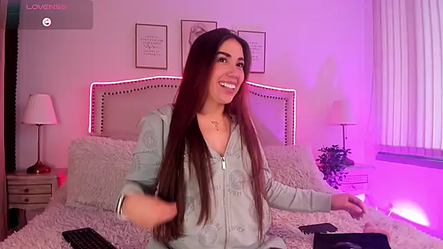 Hanna klover online show from June 24, 2026, 9:34 pm