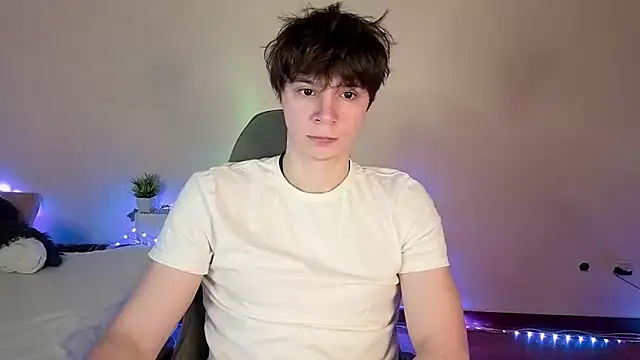 Snapshot of AnthonyCuutie chatting on May 15, 2026, 9:40 am AnthonyCuutie online show from May 15, 2026, 9:40 am
