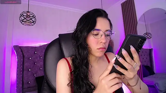 Snapshot of Amara_Davis1 chatting on May 10, 2026, 3:43 am Amara Davis1 online show from May 10, 2026, 3:43 am