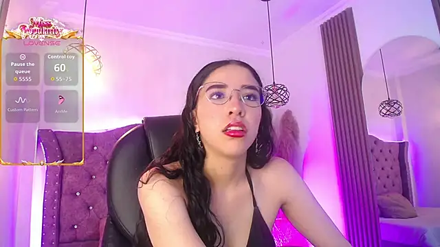 Snapshot of Amara_Davis1 chatting on April 27, 2026, 5:05 am Amara Davis1 online show from April 27, 2026, 5:05 am