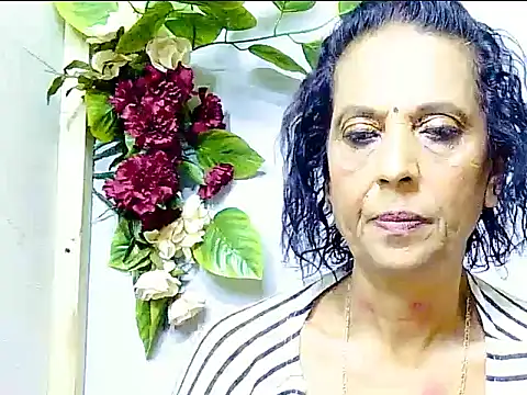 Hot queen58 online show from June 11, 2026, 3:47 am