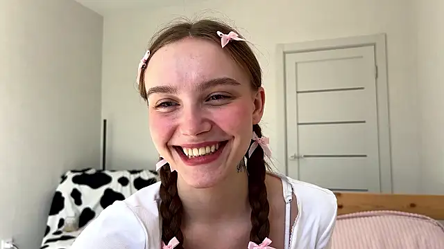 Lolatatee online show from March 12, 2026, 11:14 am