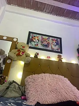 Antonella-smitt online show from March 8, 2026, 1:36 pm