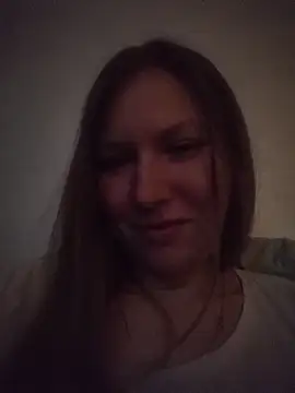 Snapshot of August_Shine chatting on April 23, 2026, 6:20 pm August Shine online show from April 23, 2026, 6:20 pm