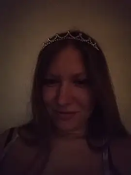Snapshot of August_Shine chatting on May 5, 2026, 6:11 pm August Shine online show from May 5, 2026, 6:11 pm