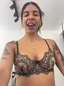 Snapshot of VioletaHills_ chatting on May 27, 2026, 12:45 pm VioletaHills online show from May 27, 2026, 12:45 pm