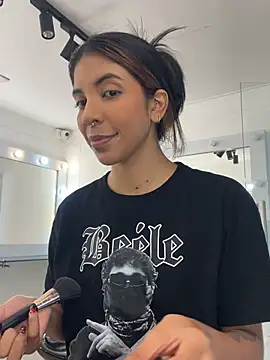 Snapshot of VioletaHills_ chatting on April 25, 2026, 12:19 pm VioletaHills online show from April 25, 2026, 12:19 pm