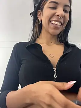 VioletaHills  online show from March 15, 2026, 1:40 pm