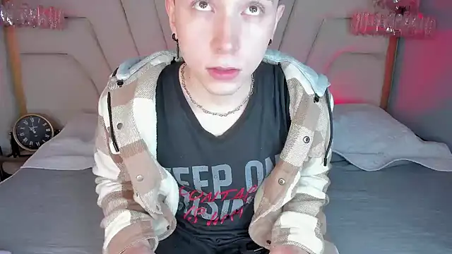 Snapshot of hollannd_ chatting on July 21, 2026, 4:30 pm hollannd online show from July 21, 2026, 4:30 pm