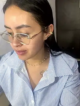 Snapshot of Anni_Rose chatting on March 21, 2026, 12:01 am Anni Rose online show from March 21, 2026, 12:01 am