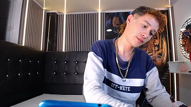  Santi2 online show from March 4, 2026, 9:00 pm